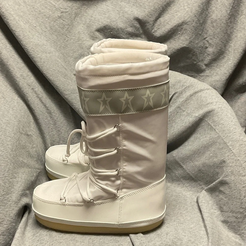 Moon Boot White and Gray Winter Boots - Picture 7 of 10